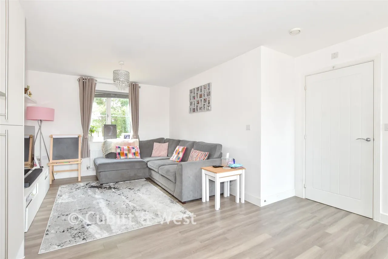 Daffodil Crescent, Crawley, RH10, photo 2