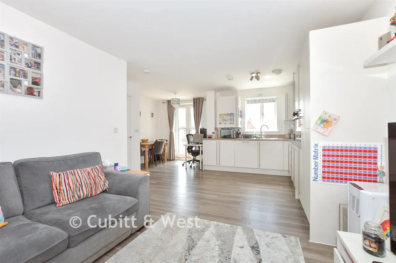 Daffodil Crescent, Crawley, RH10, photo 4