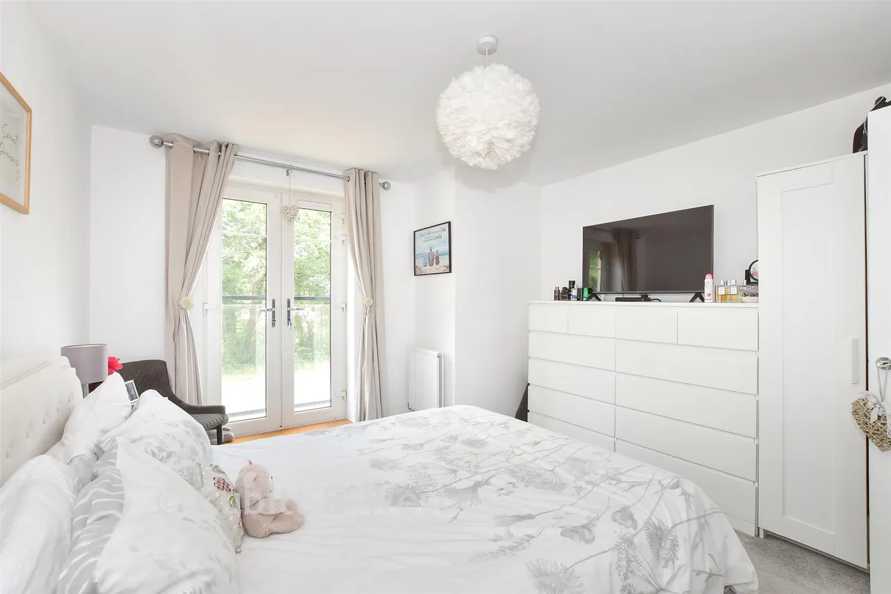 Daffodil Crescent, Crawley, RH10, photo 8