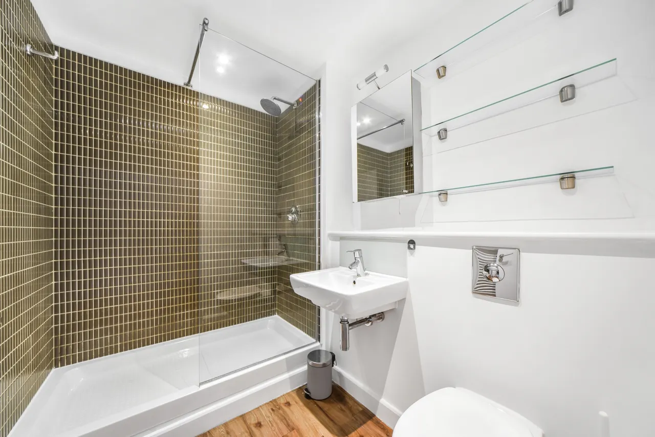 Queensgate House, Bow Cent 1 Hereford Road, London, E3, photo 7