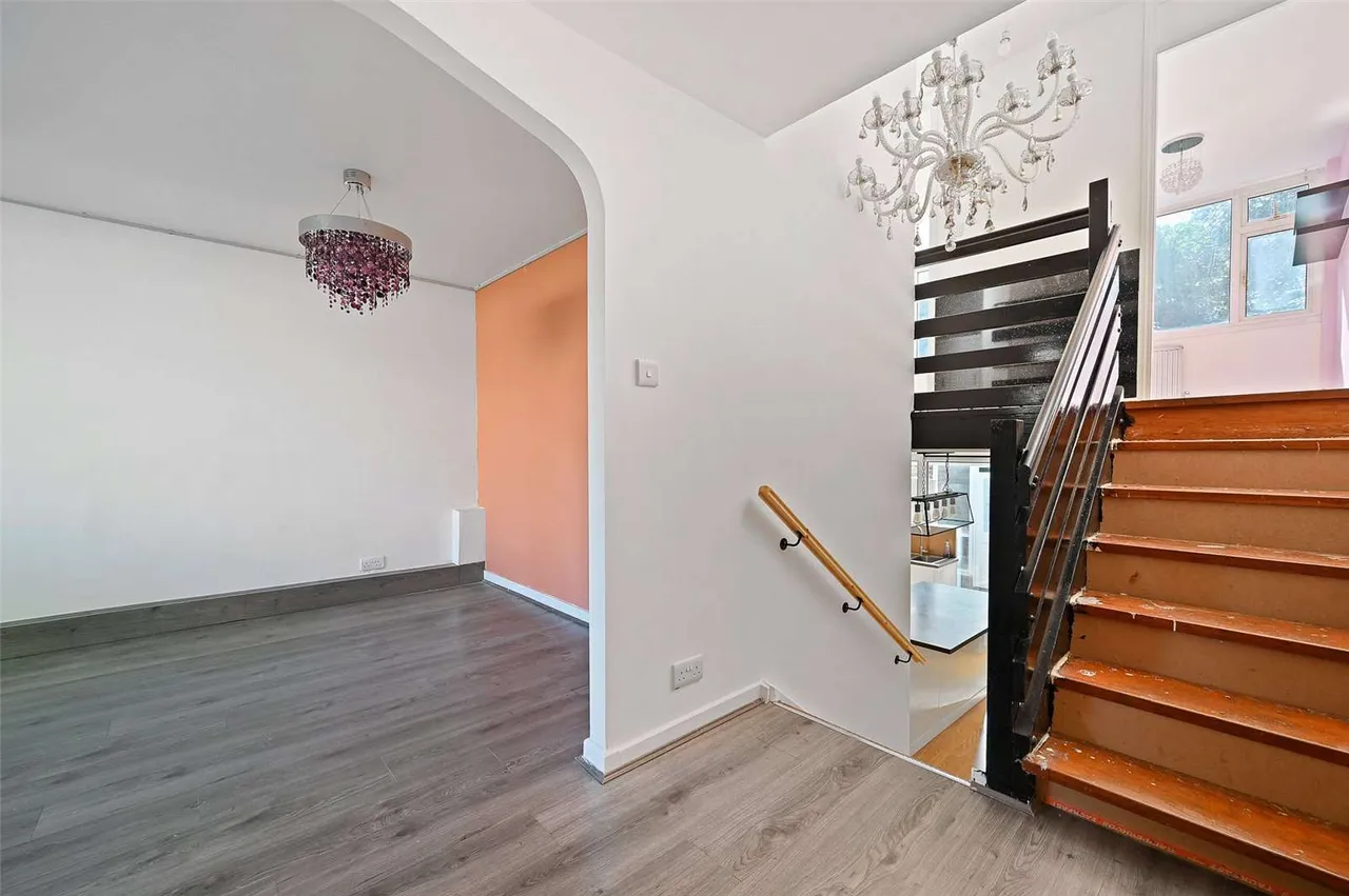 Leaf Close, Northwood, Middlesex, HA6 2YY, photo 5