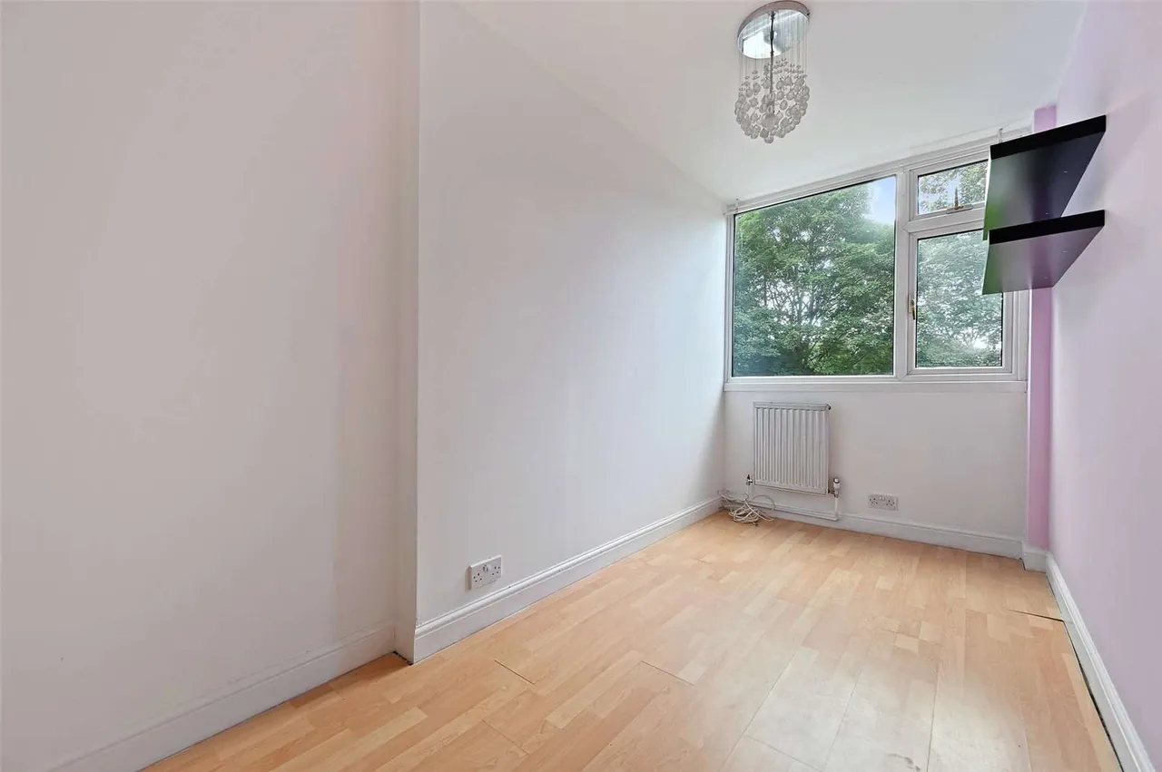 Leaf Close, Northwood, Middlesex, HA6 2YY, photo 7