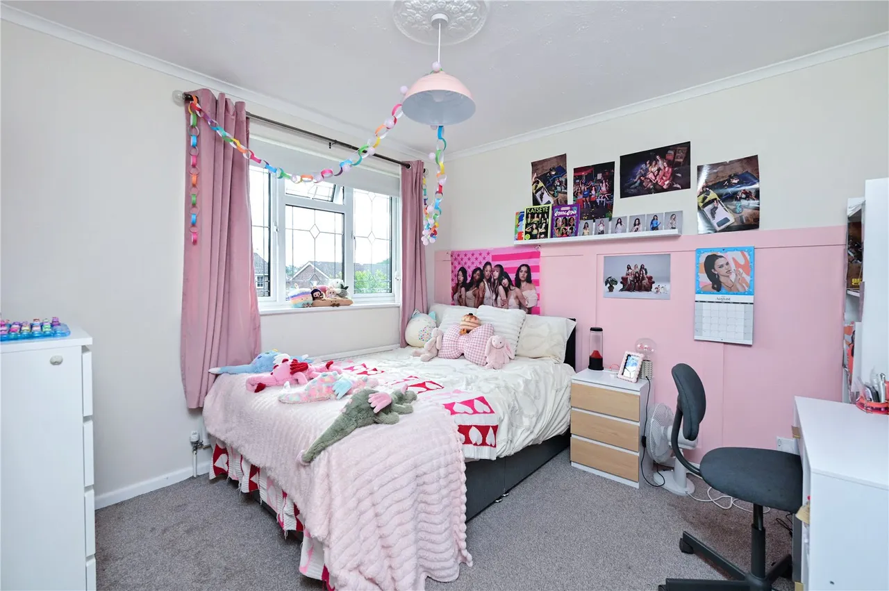 Ash Lodge Drive, Ash, Guildford, Surrey, GU12 6LP, photo 11