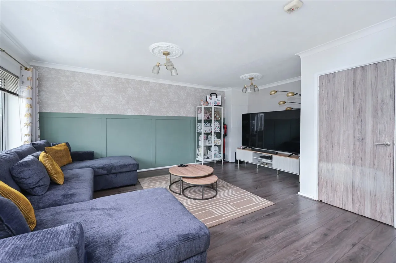 Ash Lodge Drive, Ash, Guildford, Surrey, GU12 6LP, photo 2
