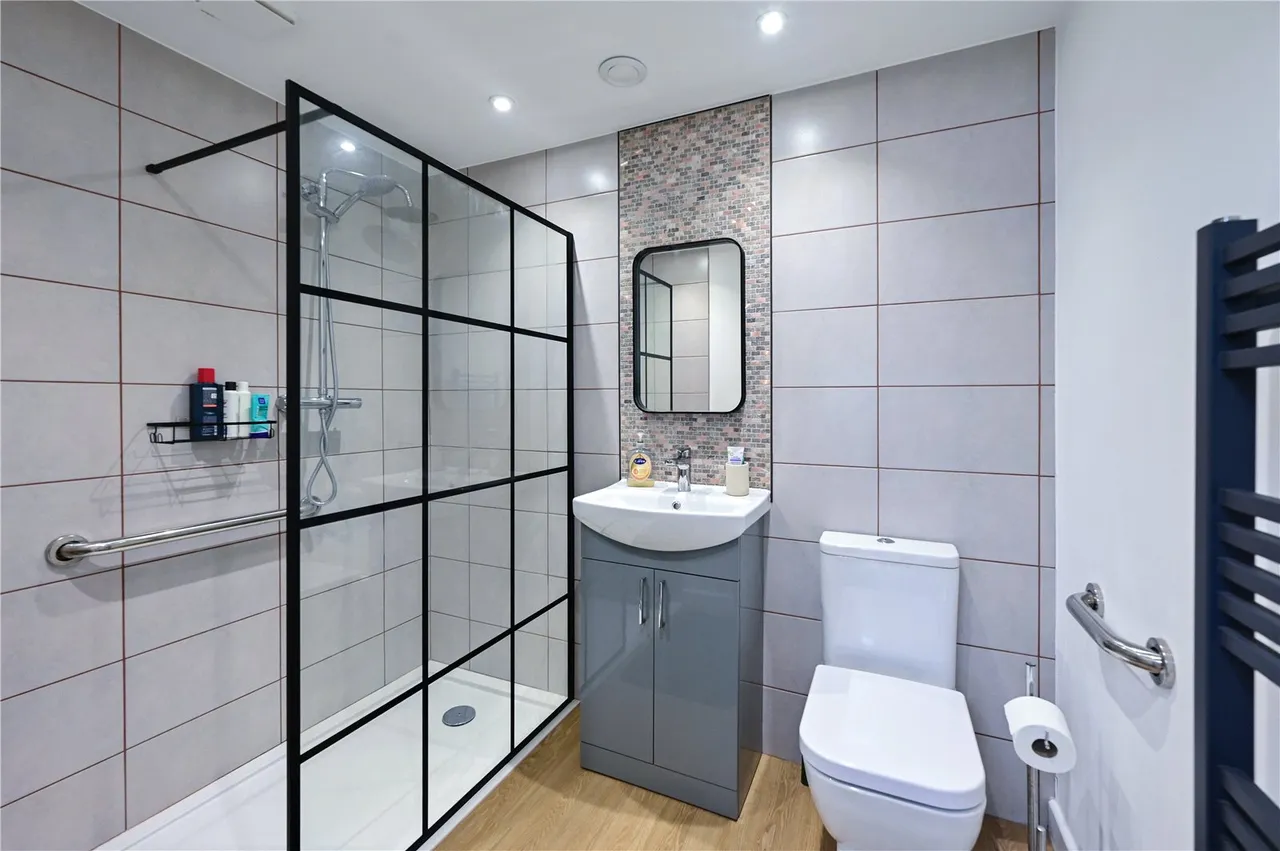 Ash Lodge Drive, Ash, Guildford, Surrey, GU12 6LP, photo 7
