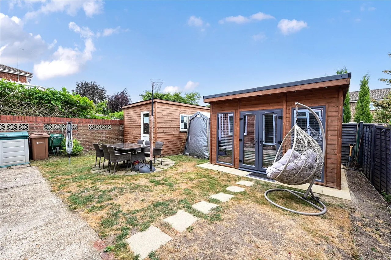 Ash Lodge Drive, Ash, Guildford, Surrey, GU12 6LP, photo 16