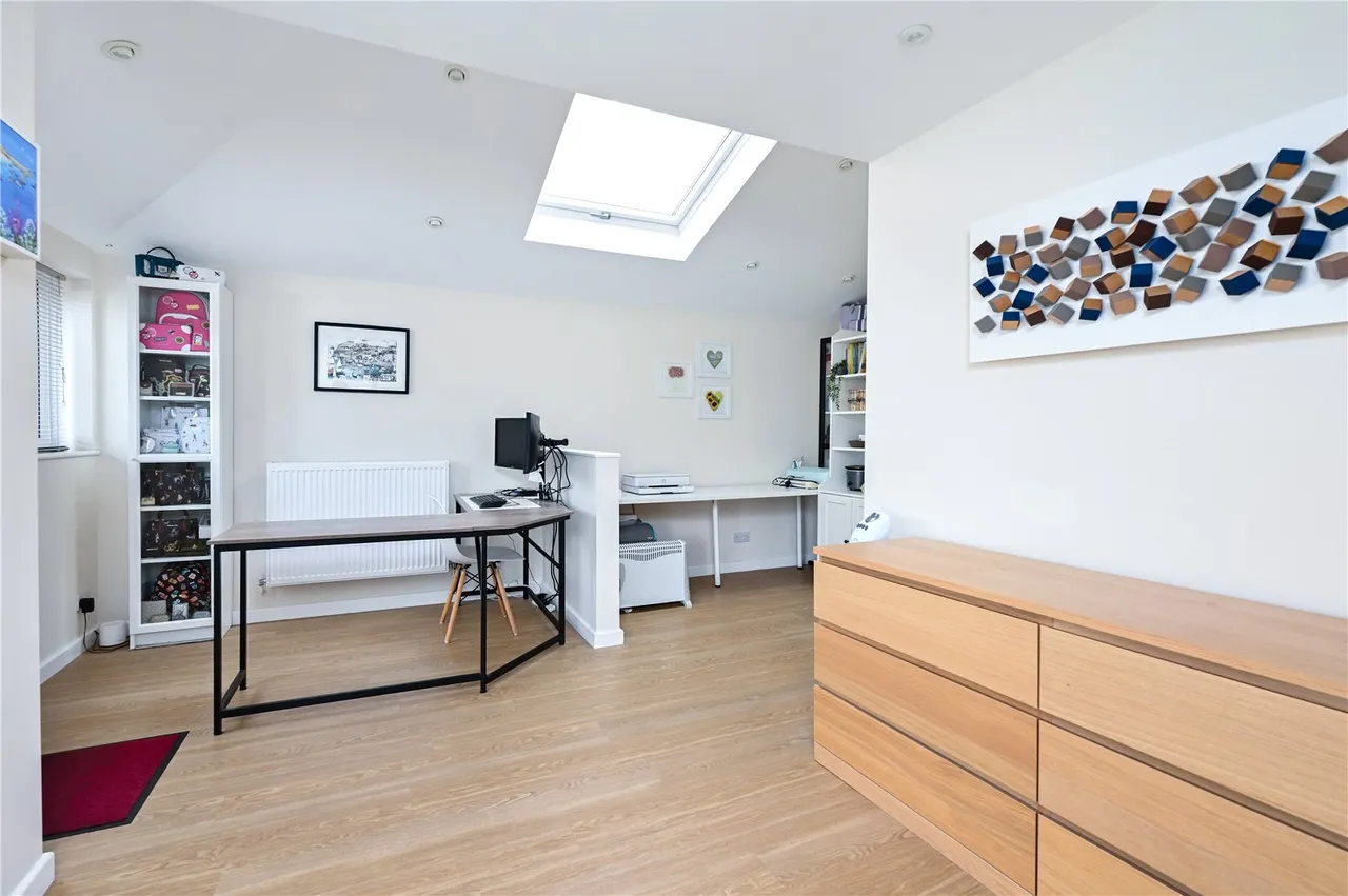 Ash Lodge Drive, Ash, Guildford, Surrey, GU12 6LP, photo 6