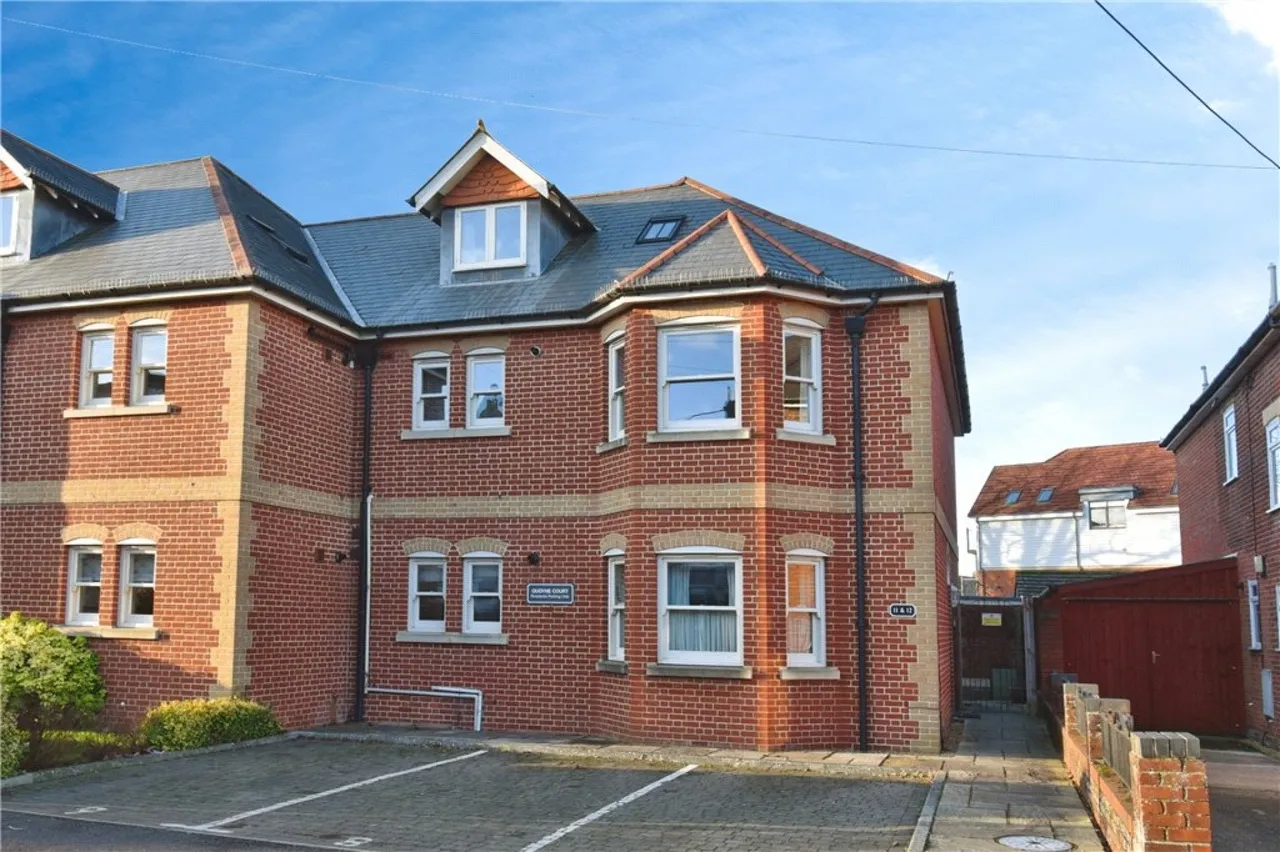 3 bed flat for sale, Duttons Road, Romsey, SO51