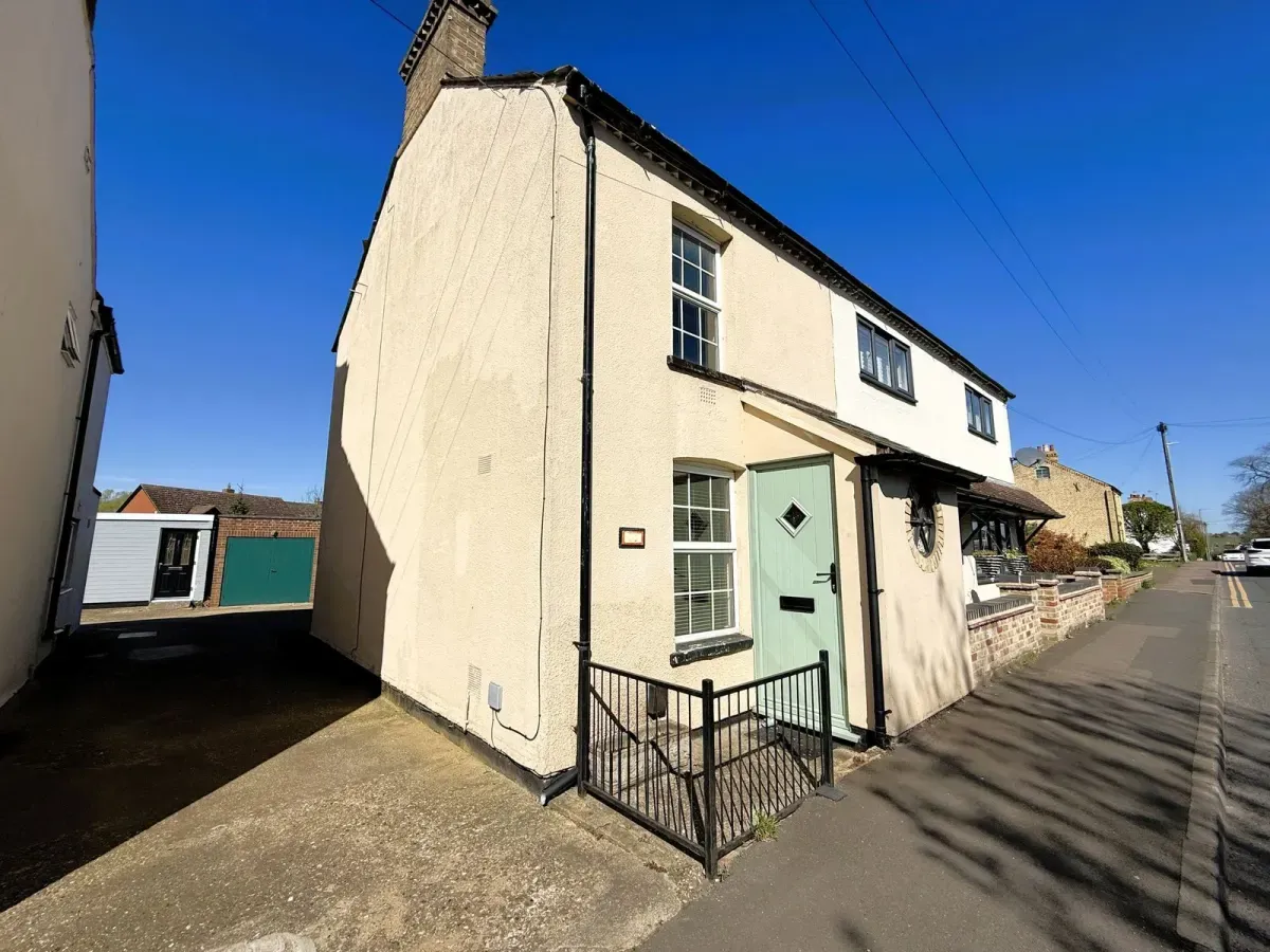 2 bed house for sale, Ivel Road, Shefford, SG17