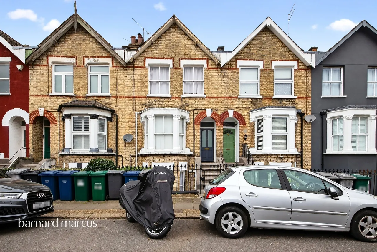 1 bed flat for sale — Holly Park Road, London