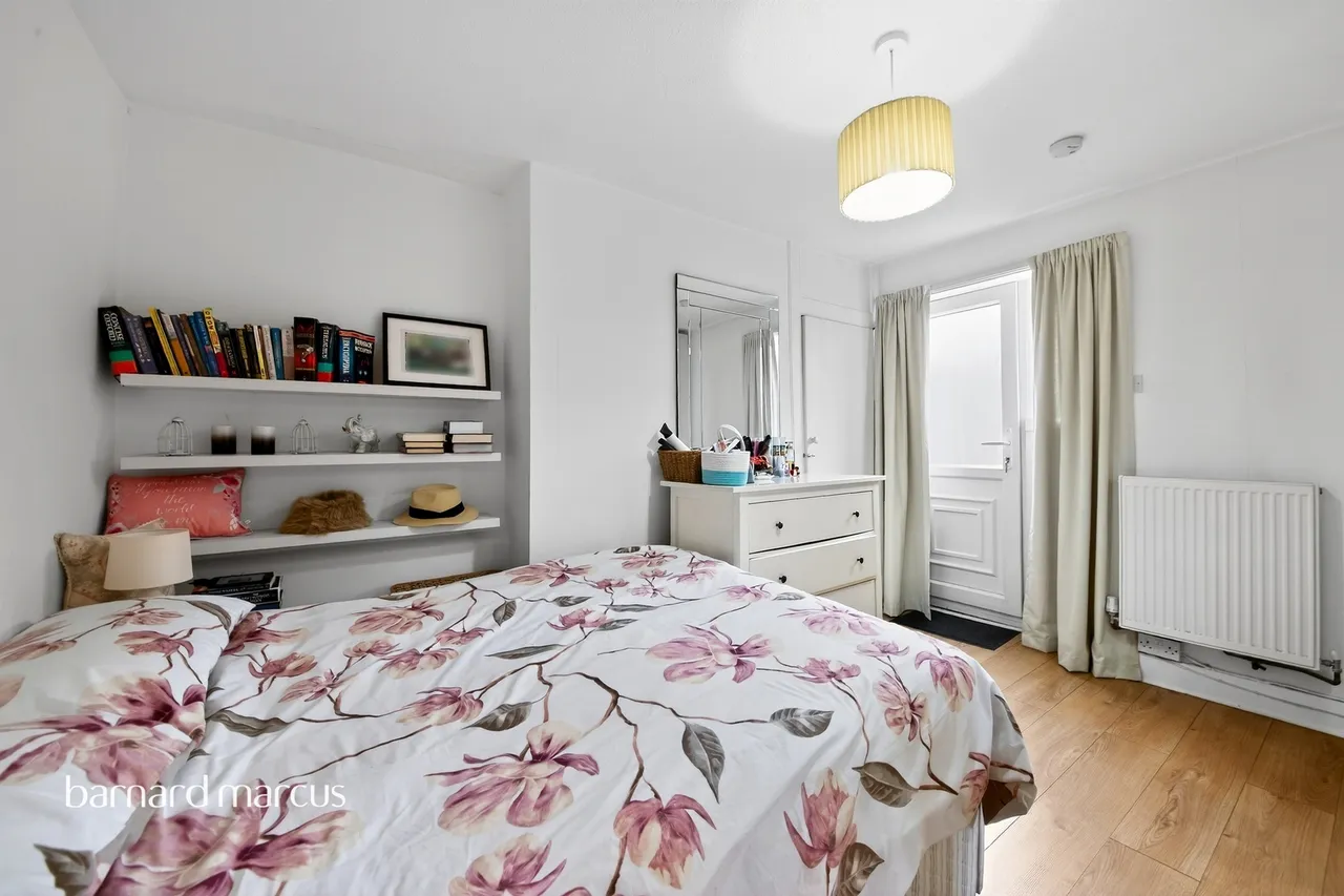 Holly Park Road, London, photo 10