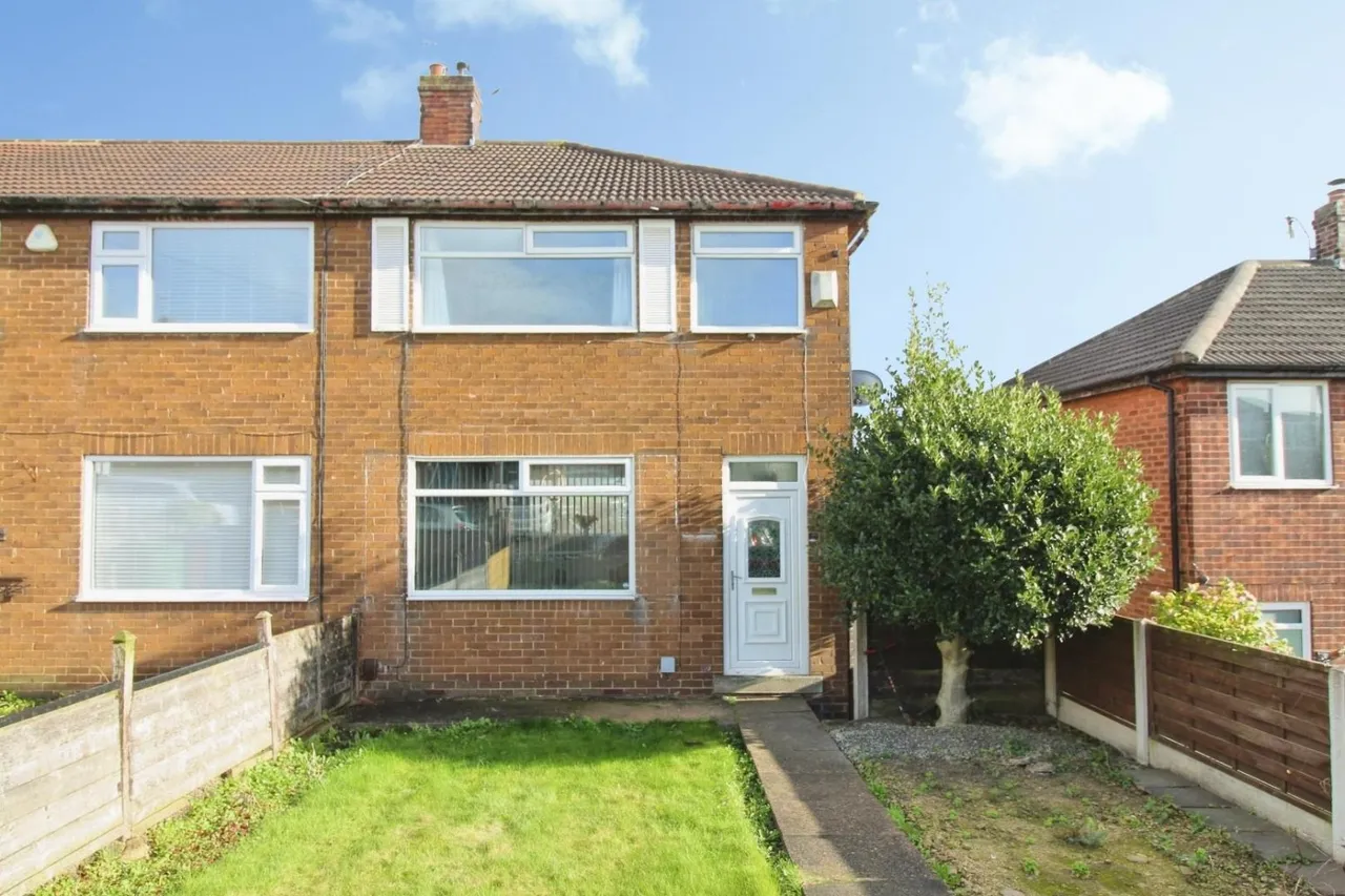3 bed house for sale — Highfield Close, Leeds