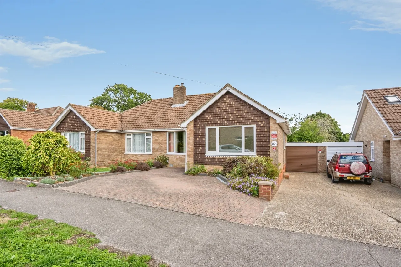 3 bed house for sale, Cherry Tree Avenue, Waterlooville, PO8