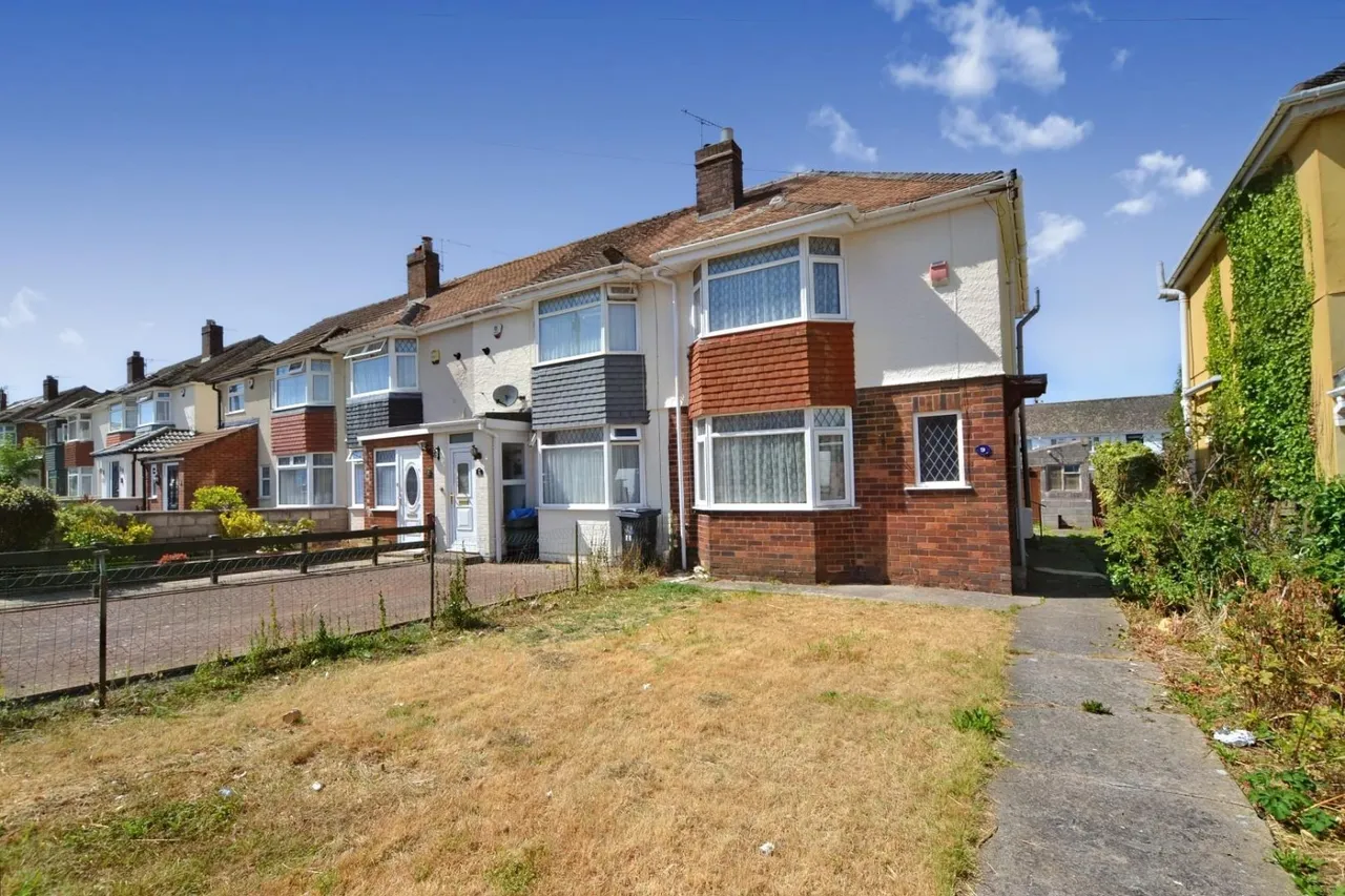 3 bed house for sale — Headley Walk, Bristol, BS13 7NS