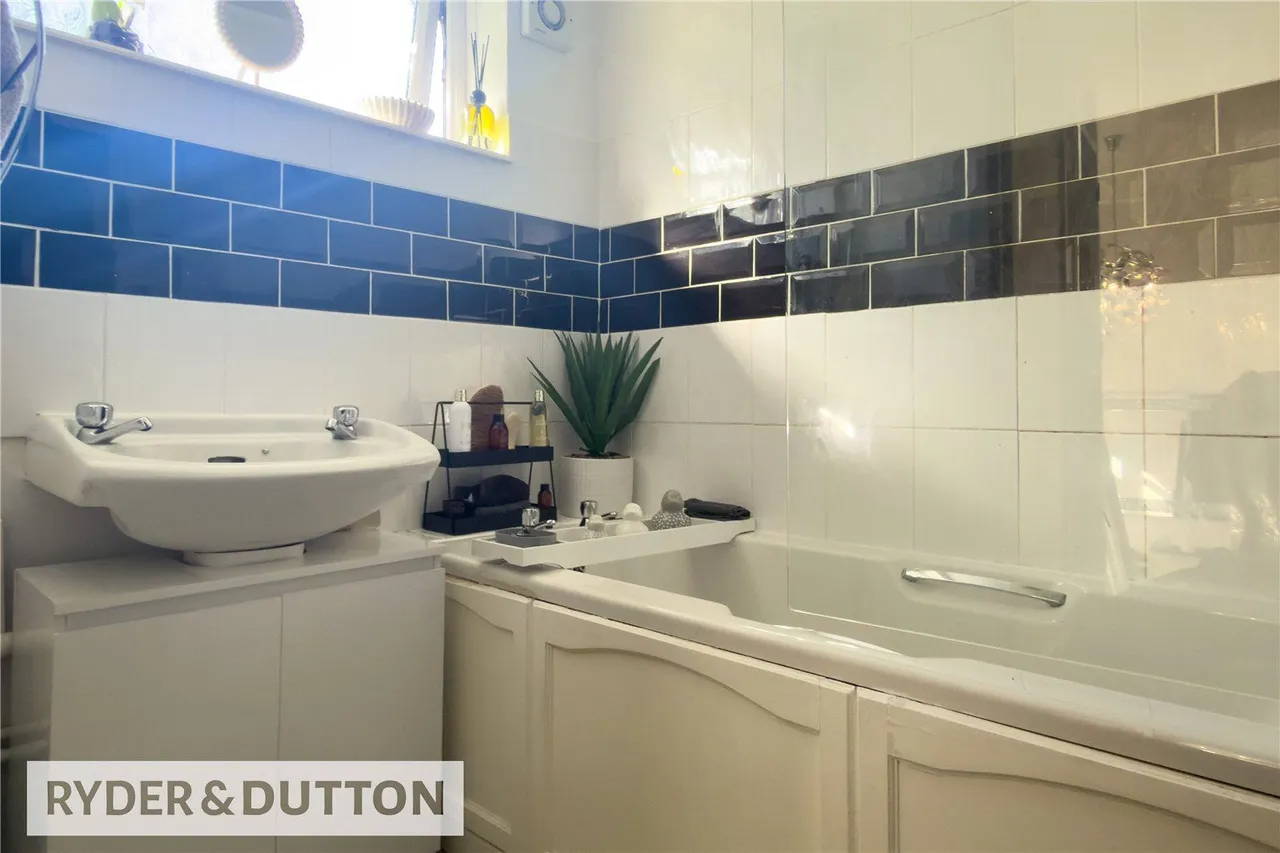 Cloughton Walk, Manchester, M40, photo 16