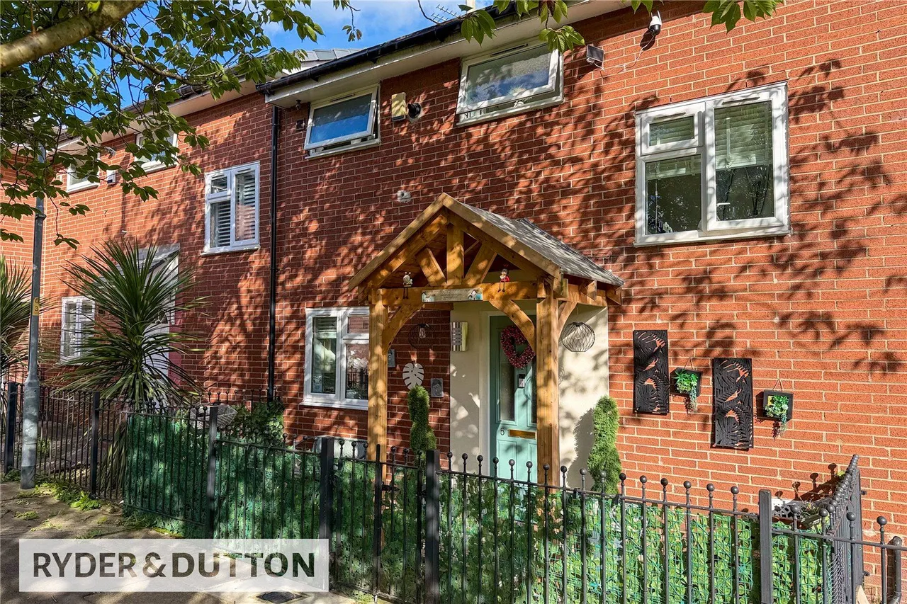 2 bed house for sale, Cloughton Walk, Manchester, M40