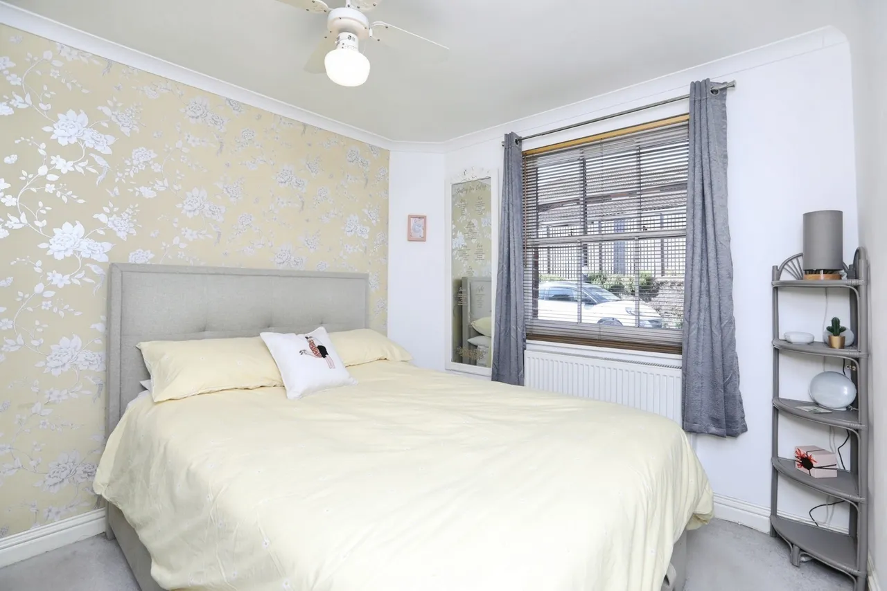 Crown Road, Sittingbourne, Kent, ME10, photo 3