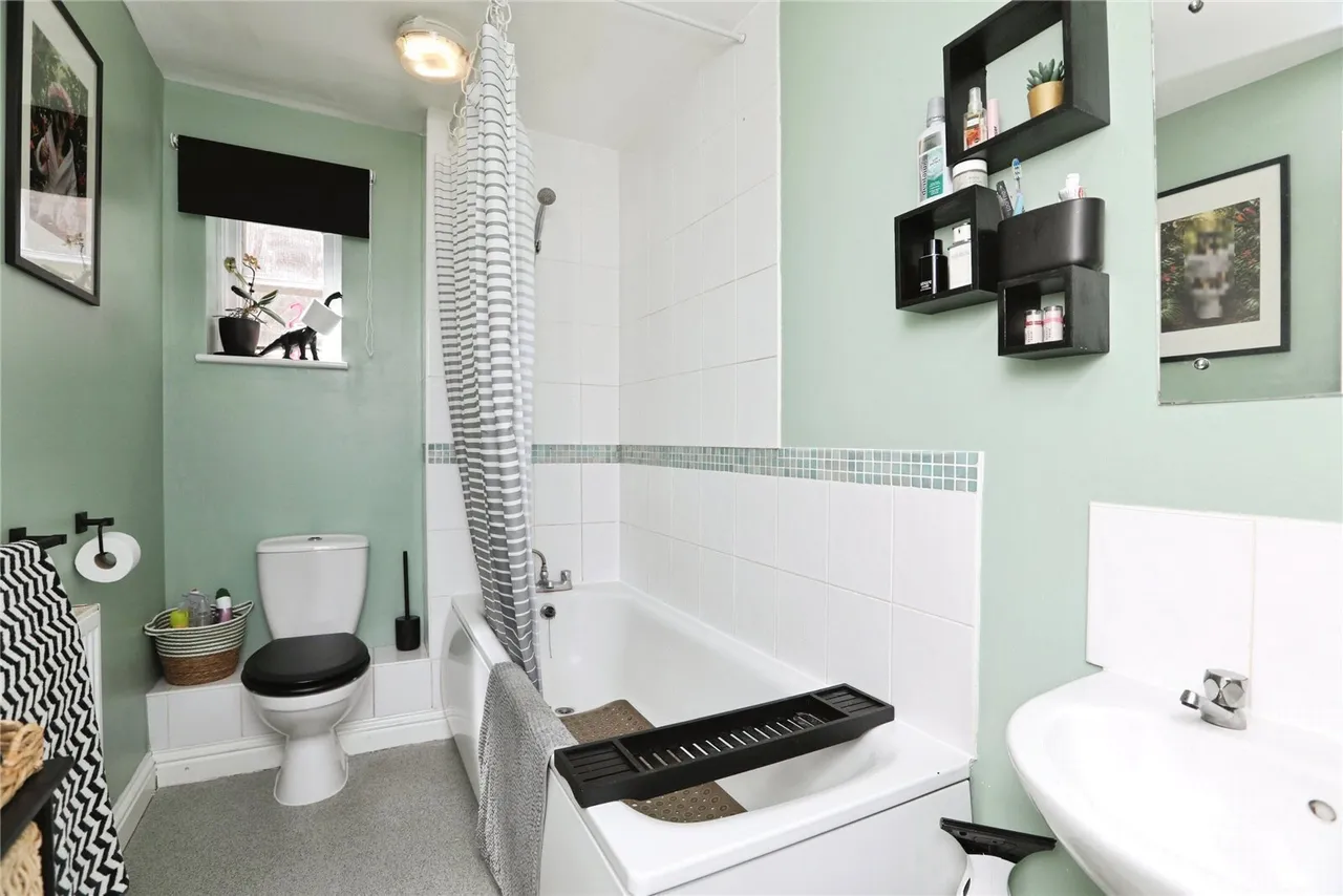 Crown Road, Sittingbourne, Kent, ME10, photo 4