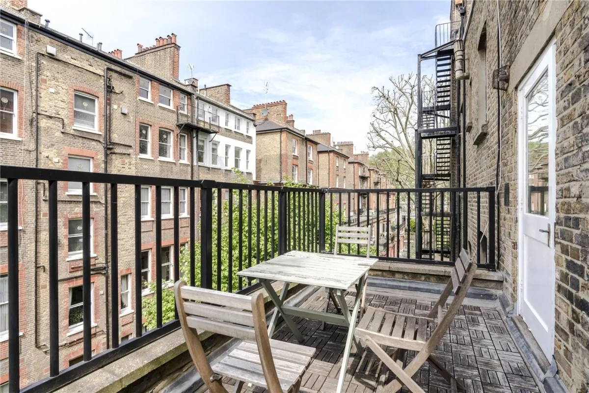 2 bed flat to rent — Bina Gardens London SW5