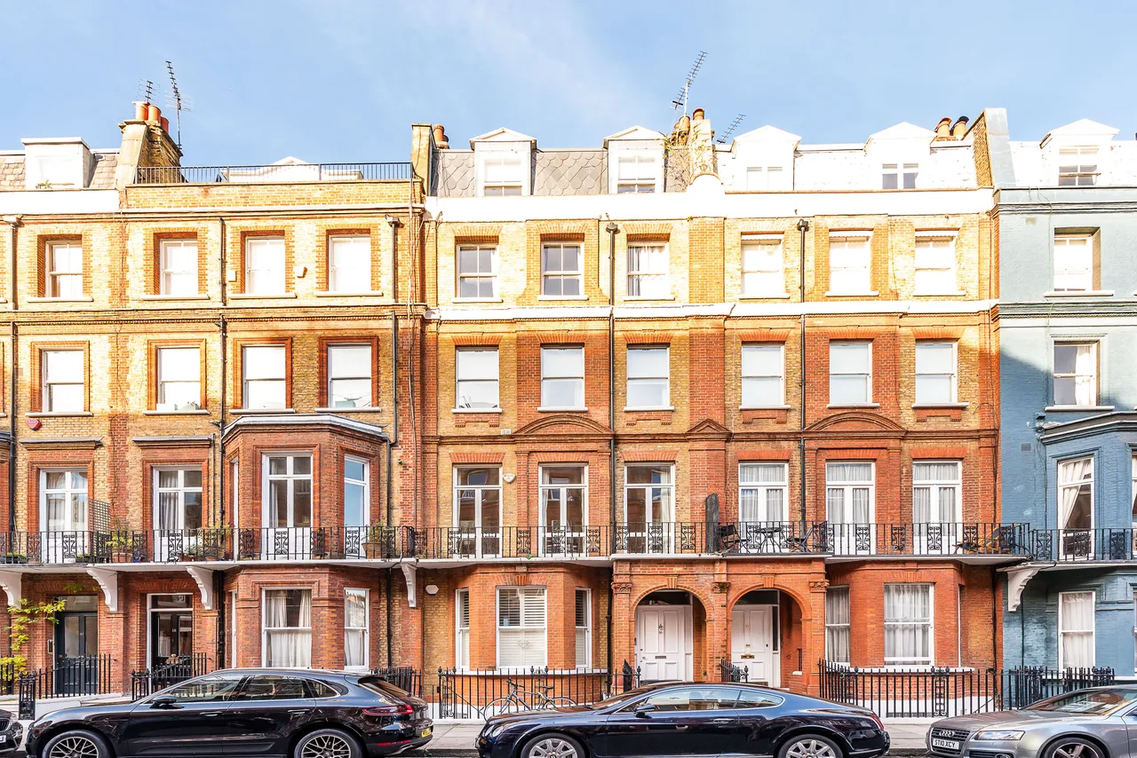 3 bed flat to rent — Flat 1, 16 Brechin Place, London