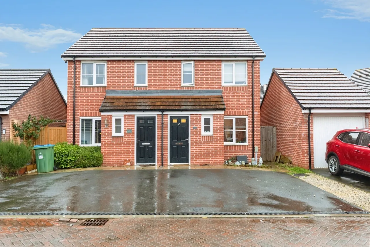 2 bed house for sale — Woodpecker Close, COVENTRY, West Midlands, CV3