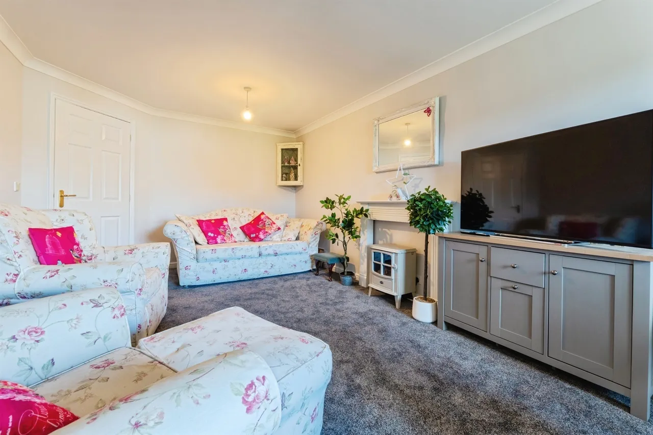 Hanbury Court, Thetford, photo 2