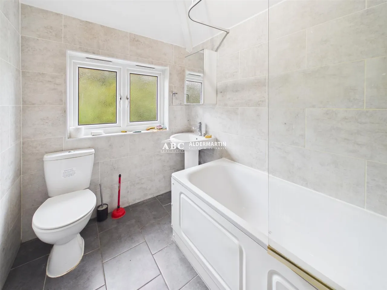 Albany Crescent, Edgware, photo 15