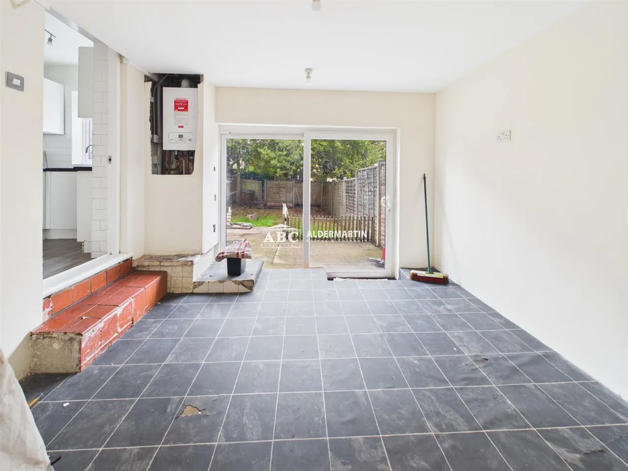 Albany Crescent, Edgware, photo 16