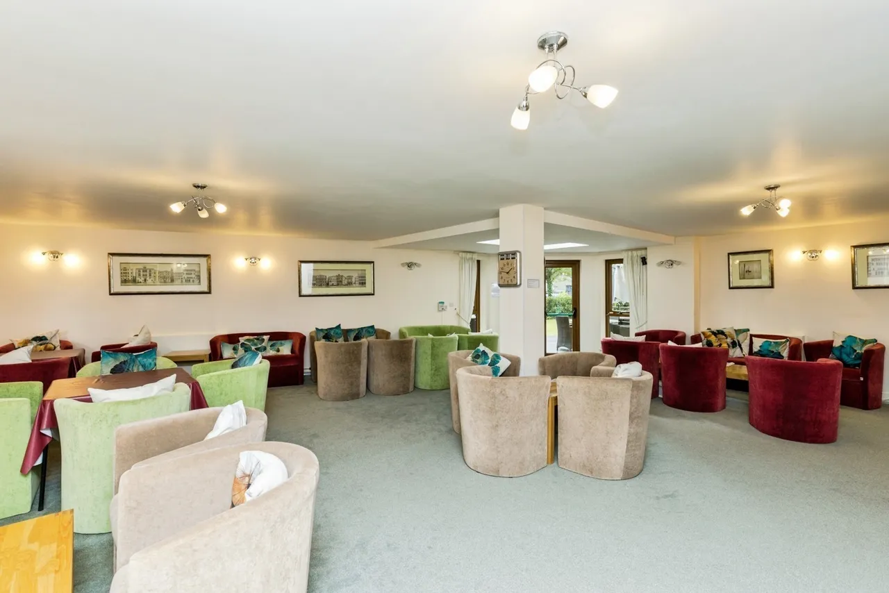Commonwealth Drive, Crawley, RH10, photo 11