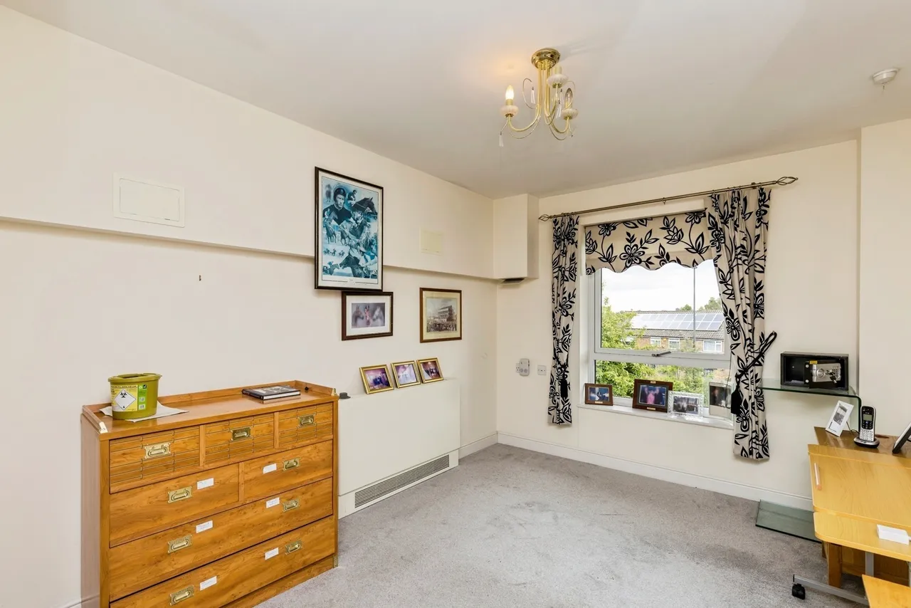 Commonwealth Drive, Crawley, RH10, photo 7
