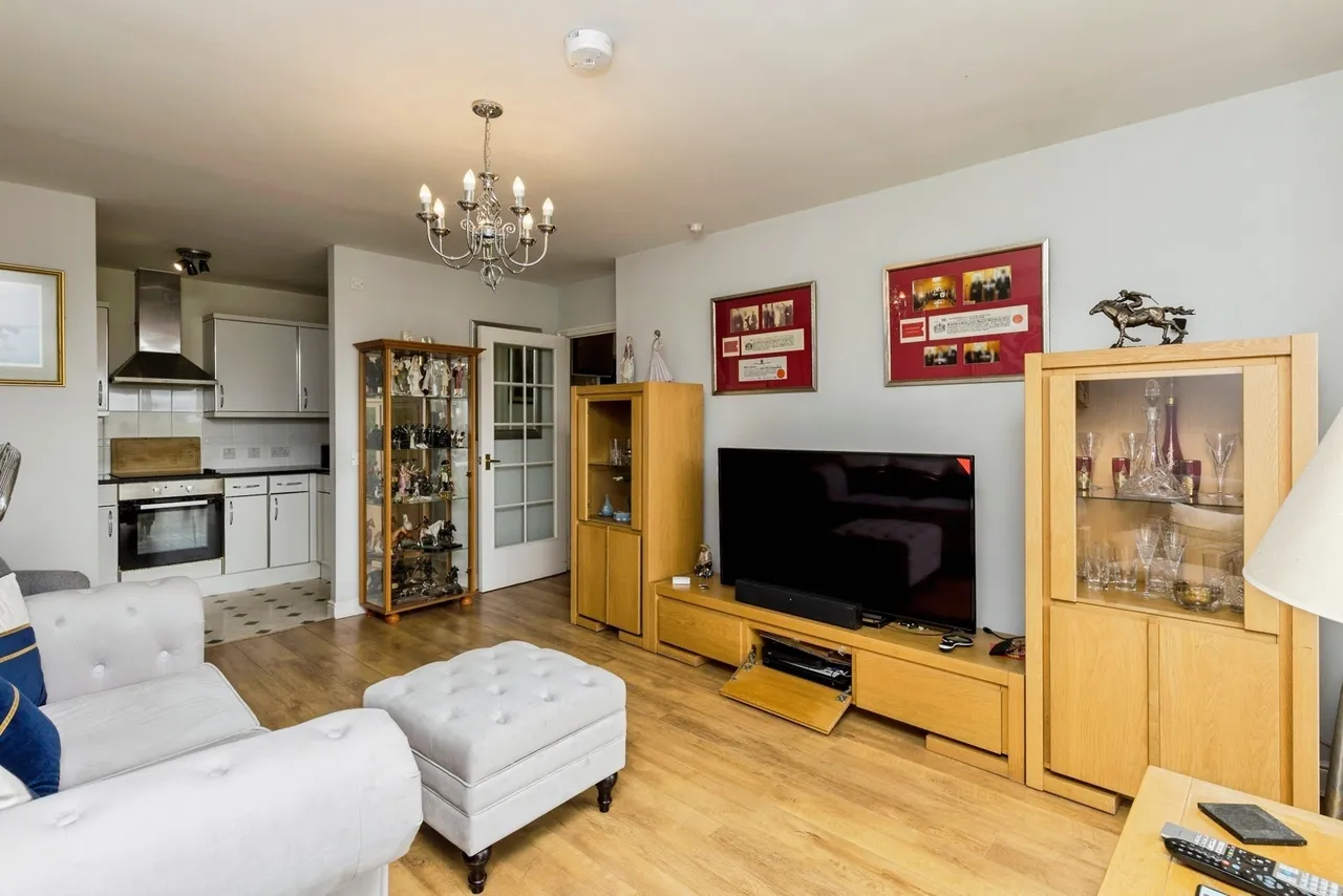 Commonwealth Drive, Crawley, RH10, photo 5