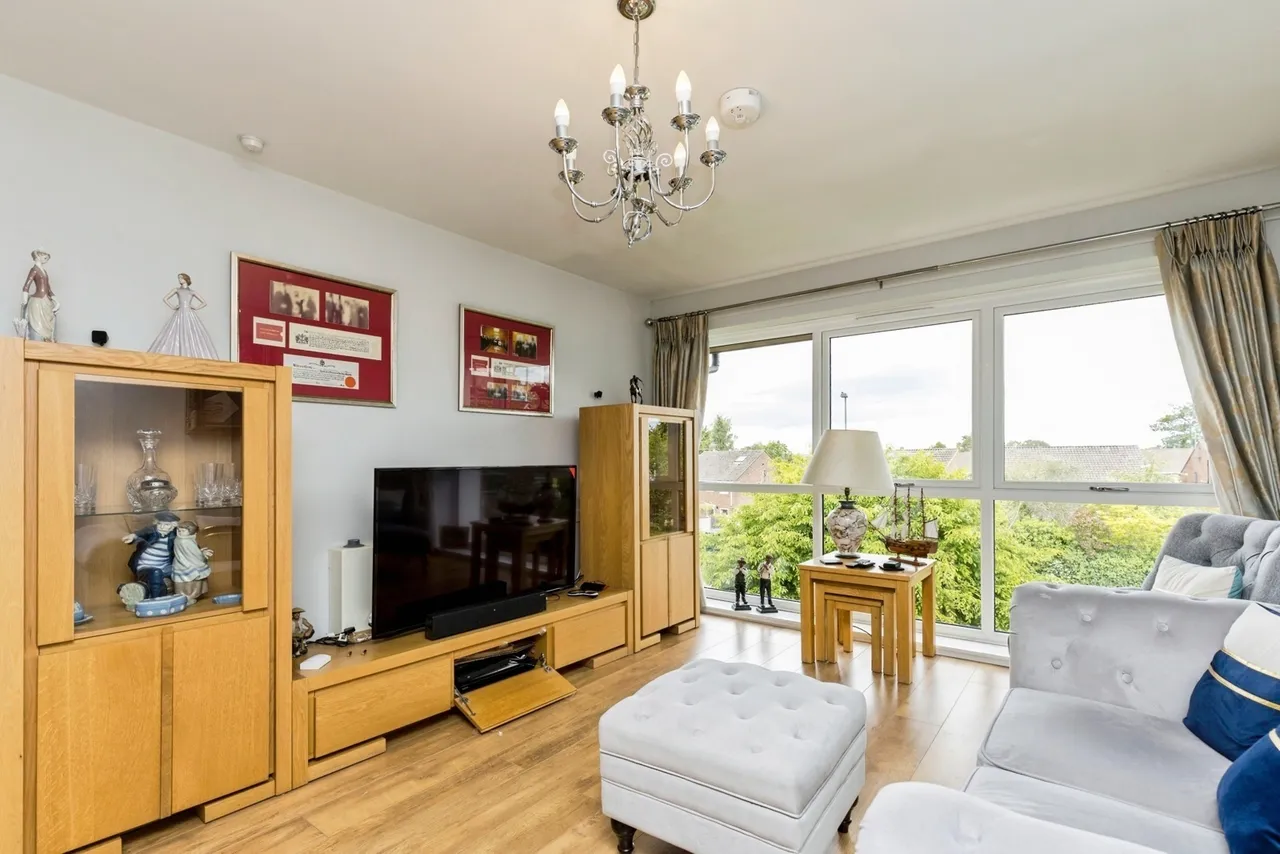 Commonwealth Drive, Crawley, RH10, photo 6