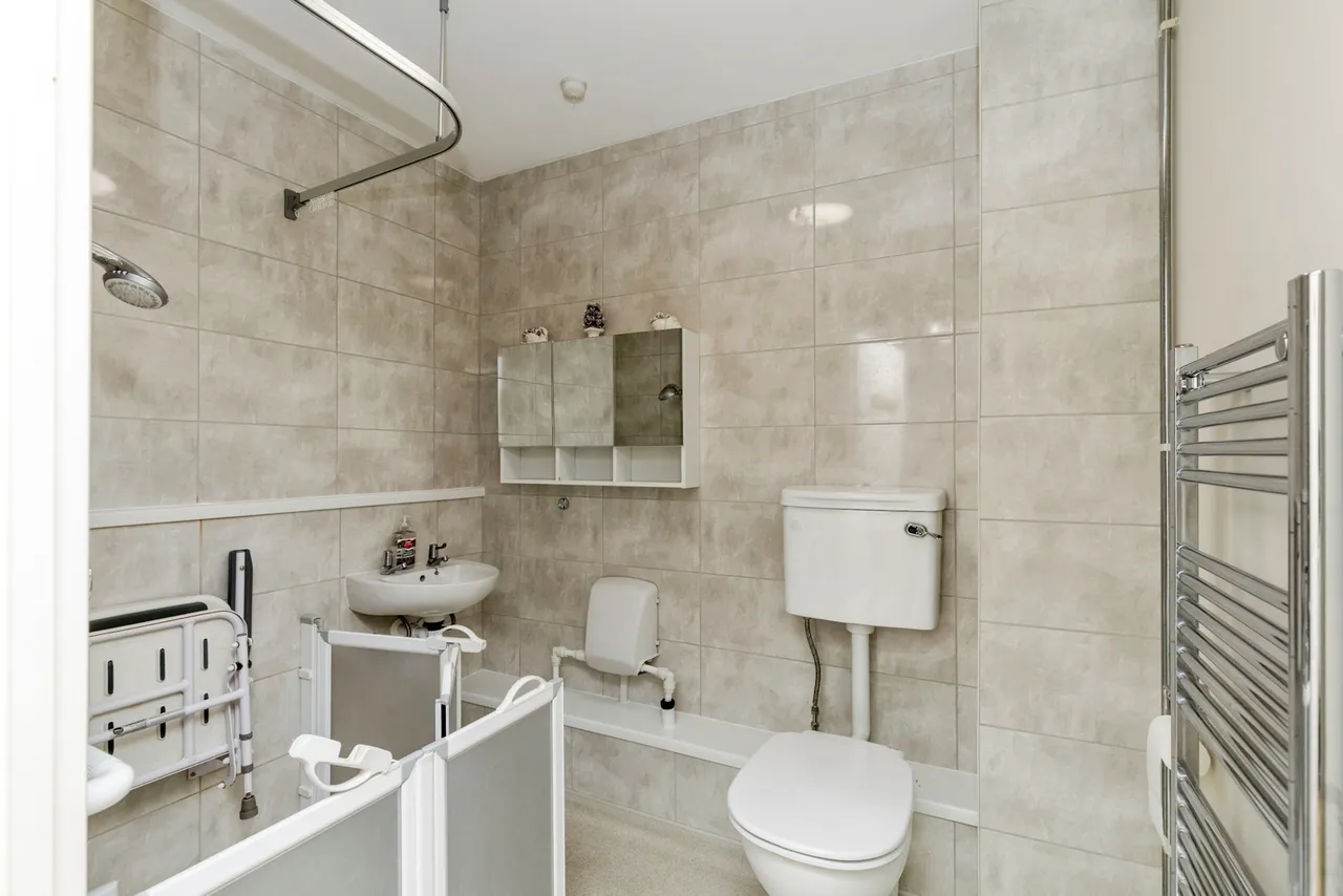Commonwealth Drive, Crawley, RH10, photo 8