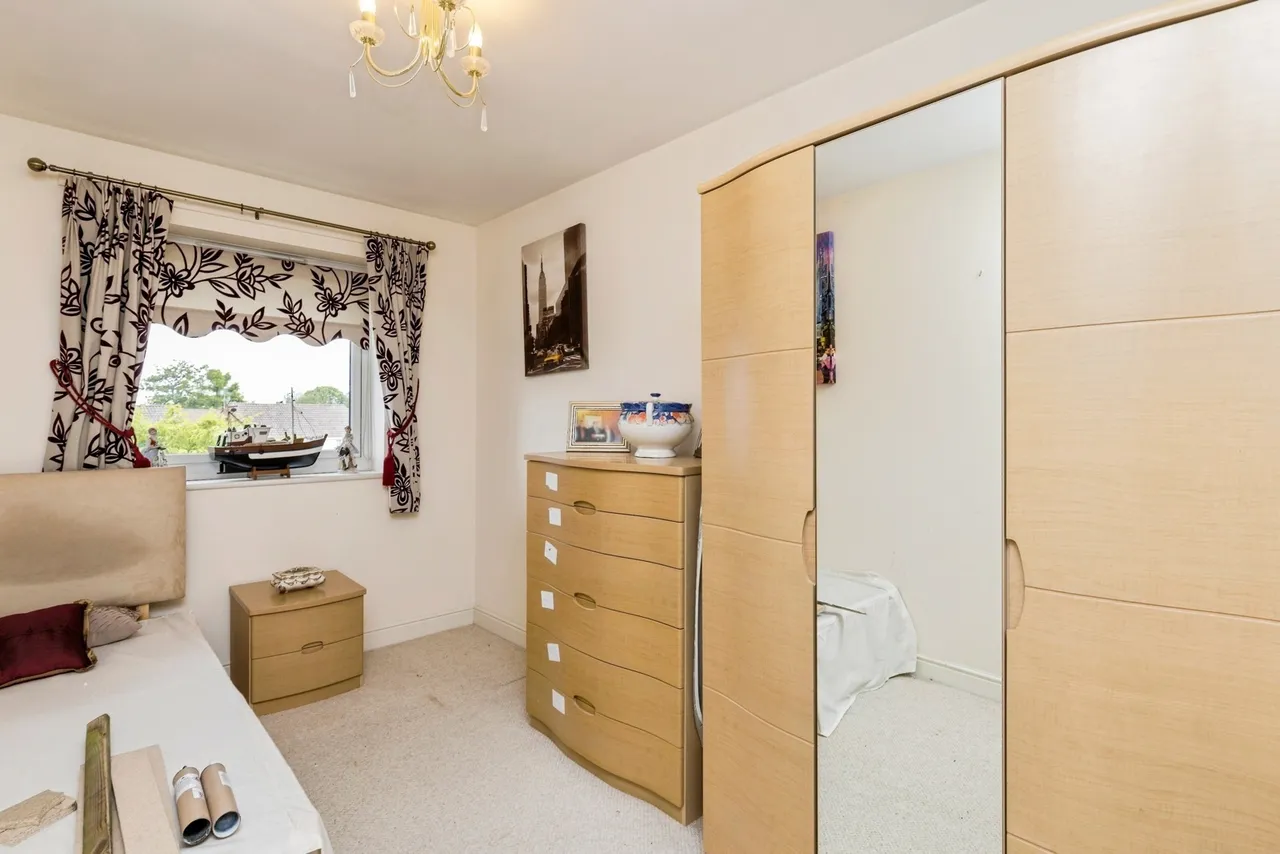 Commonwealth Drive, Crawley, RH10, photo 9