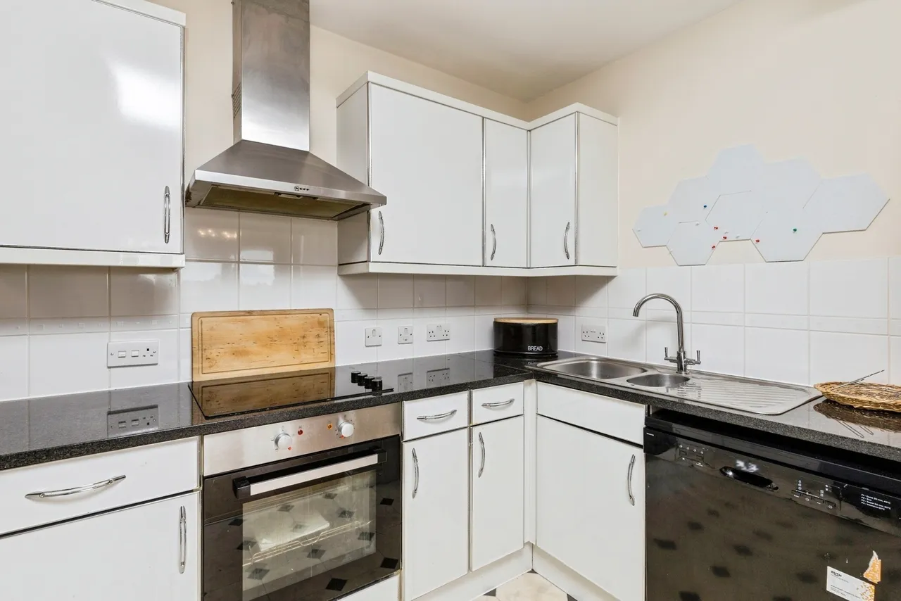 Commonwealth Drive, Crawley, RH10, photo 10