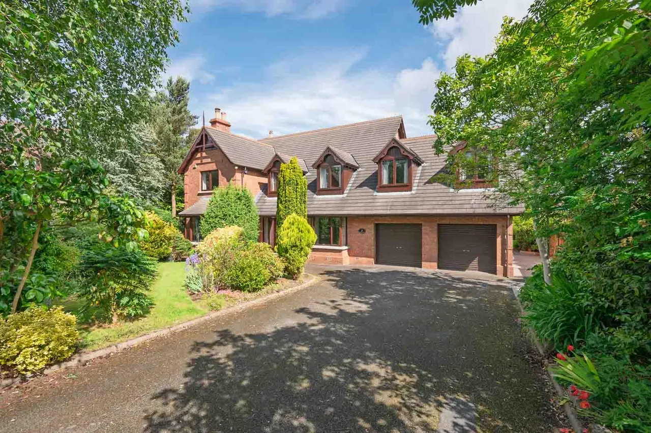 5 bed house for sale, The Cairns, belmont, BT4