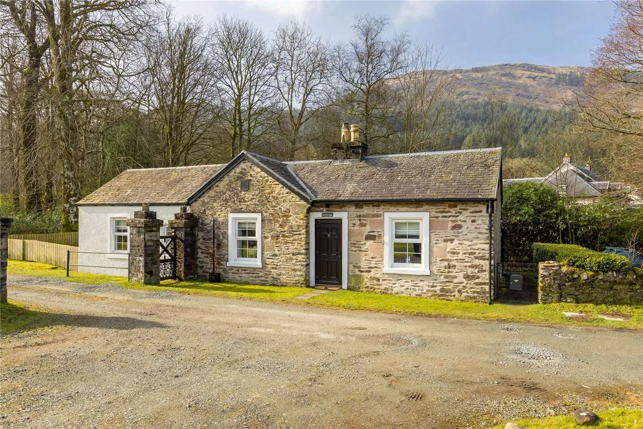 2 bed house for sale — North Lodge, Glendaruel, Colintraive, Argyll and Bute, PA22 3AF