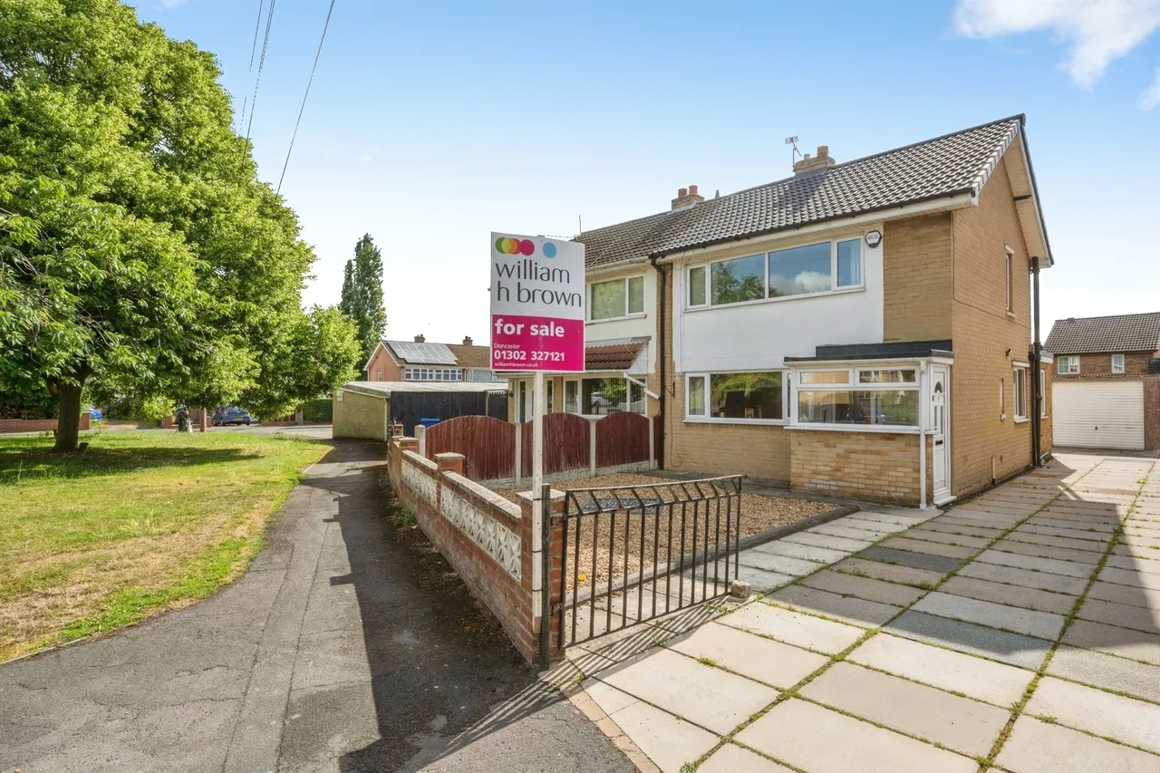 2 bed house for sale — Wroxham Way, Cusworth, Doncaster
