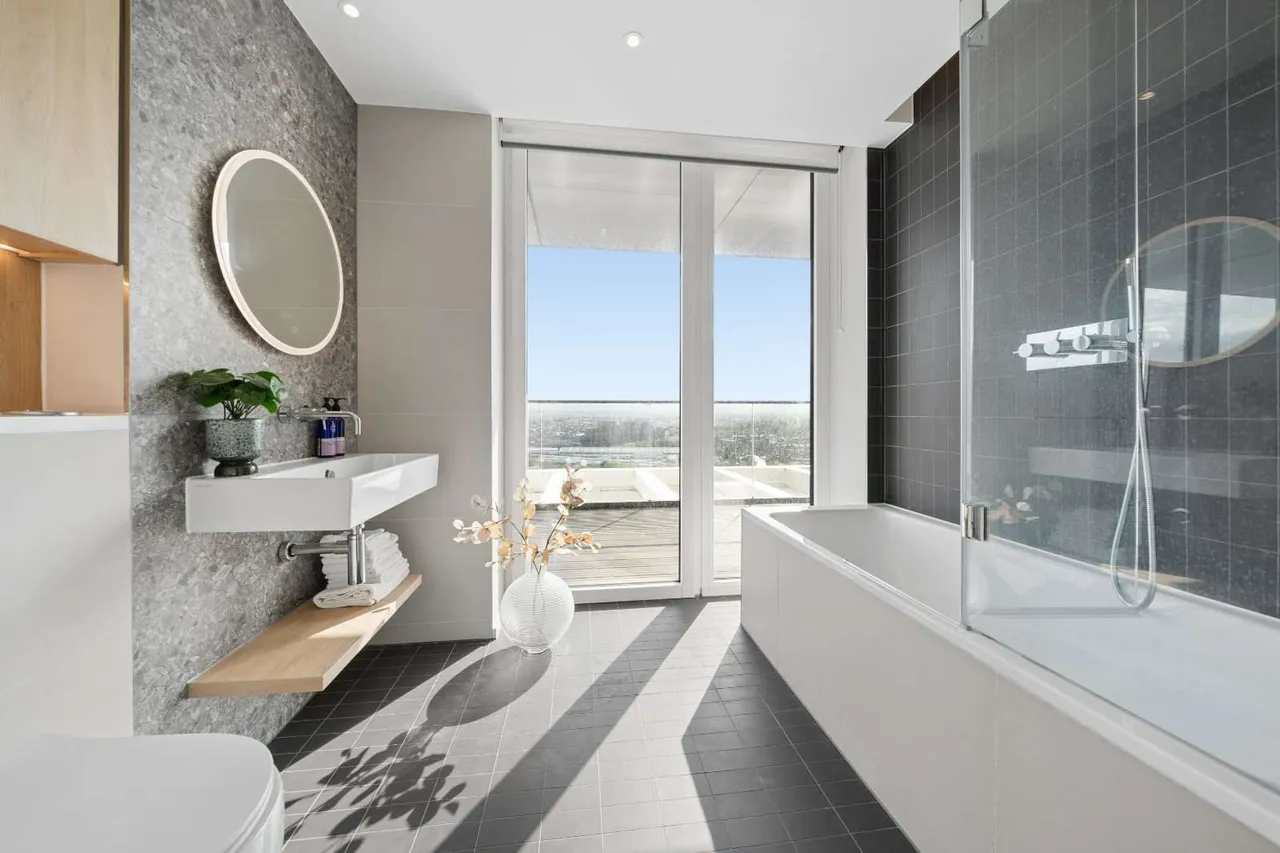 York Place, London, SW11, photo 5