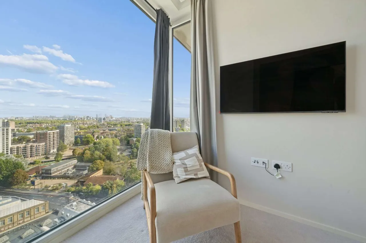 York Place, London, SW11, photo 8
