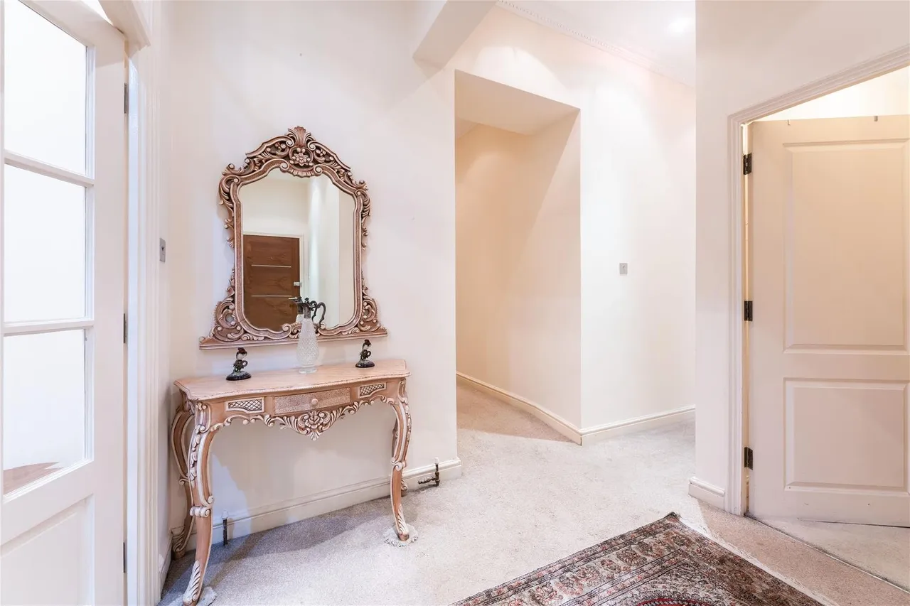 Sussex Gardens, London W2 2RJ, photo 2