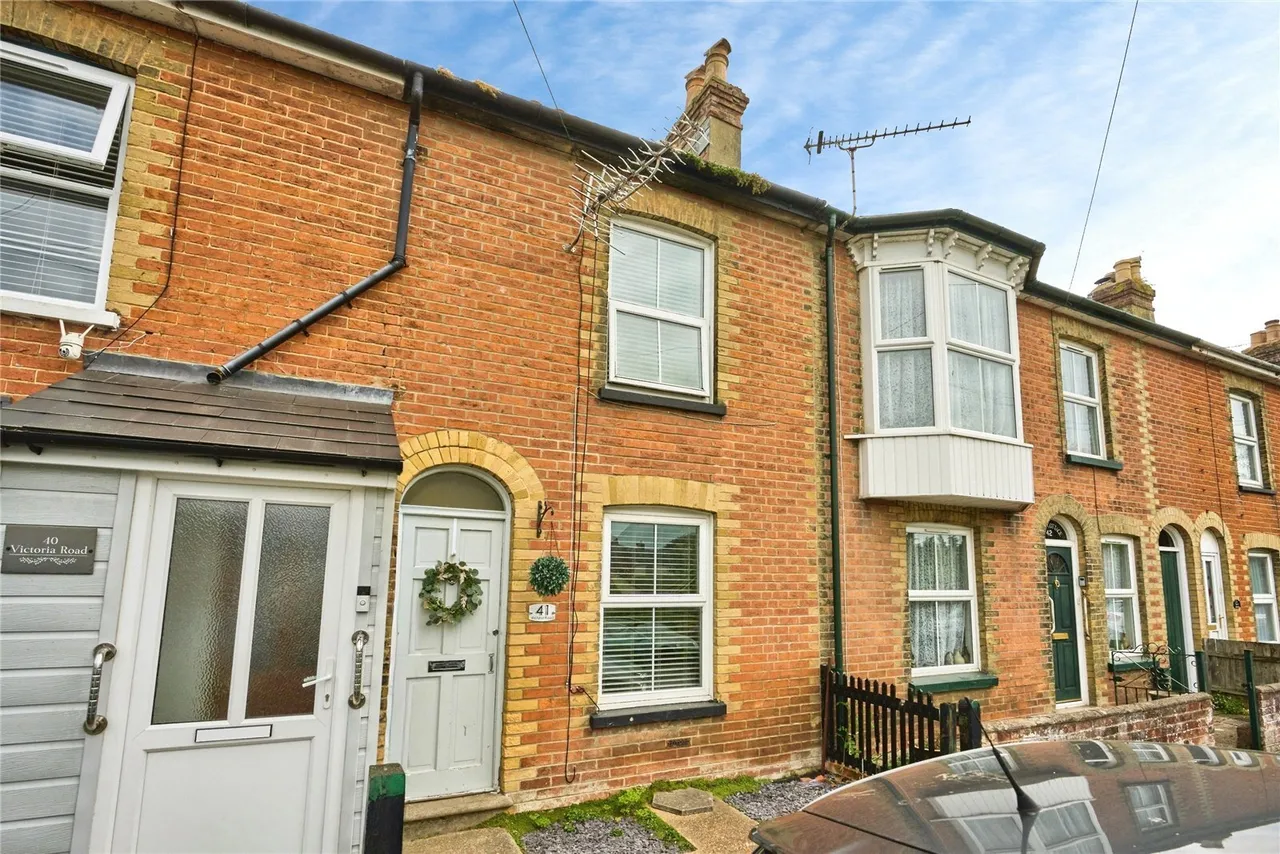 3 bed house for sale, Victoria Road, Newport, PO30