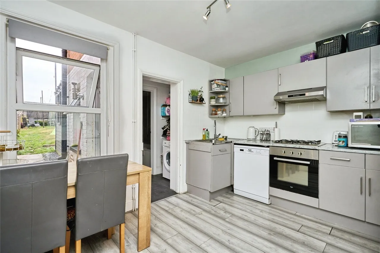 Victoria Road, Newport, PO30, photo 5