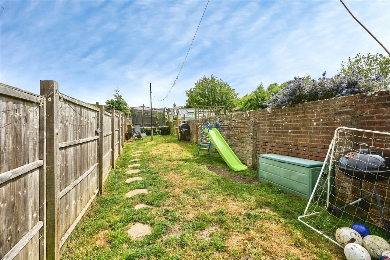 Victoria Road, Newport, PO30, photo 7