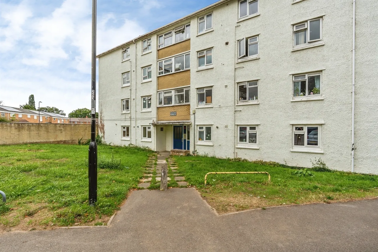 2 bed flat for sale — Lower Brownhill Road, Southampton