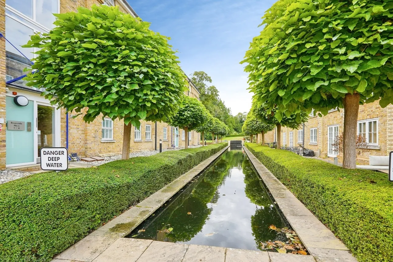 2 bed flat for sale — Mill Race, River, Dover, Kent, CT17