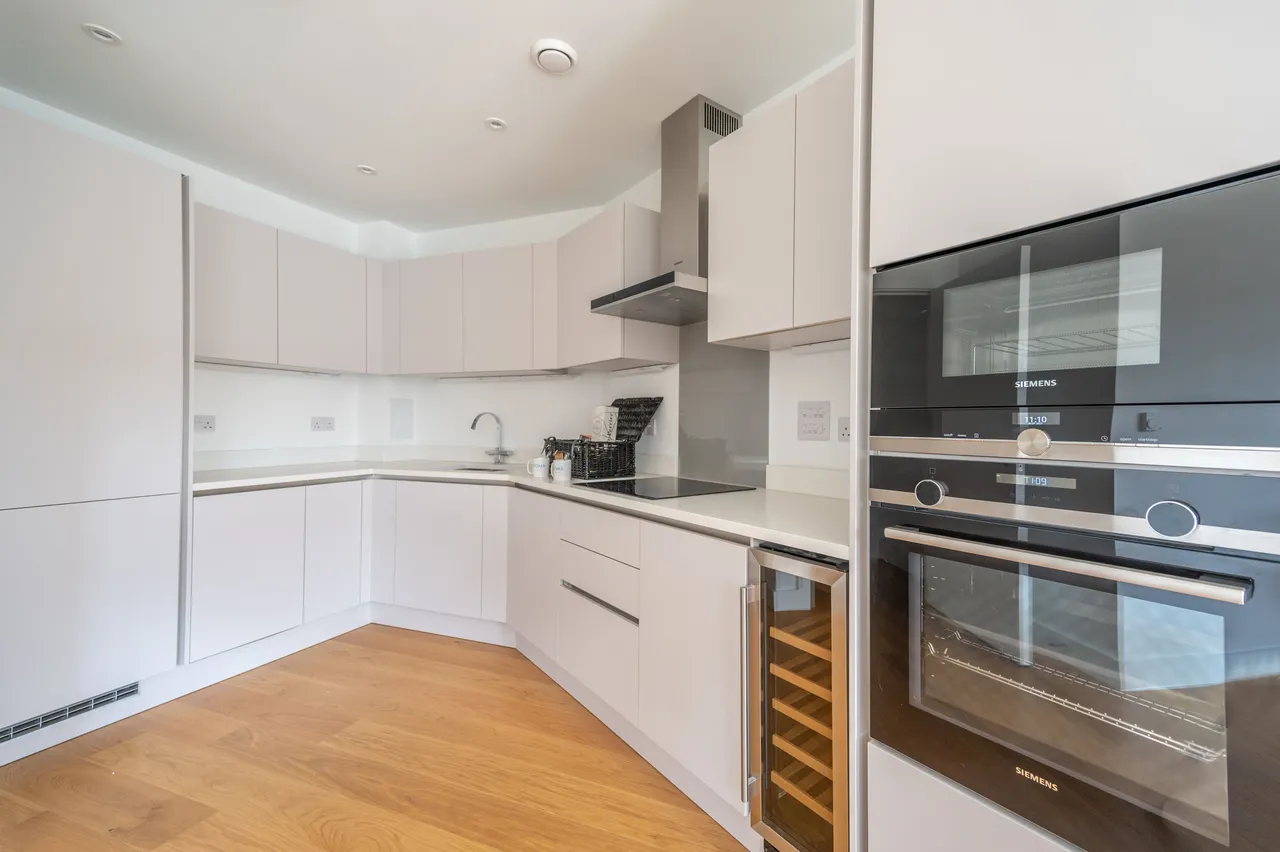 Flat 10, St Davids House, Tollgate Gardens, London, photo 8