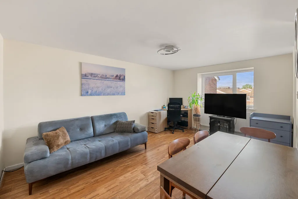 Huxley Close, Northolt, UB5, photo 3