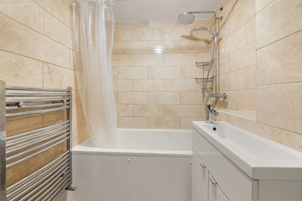 Huxley Close, Northolt, UB5, photo 7