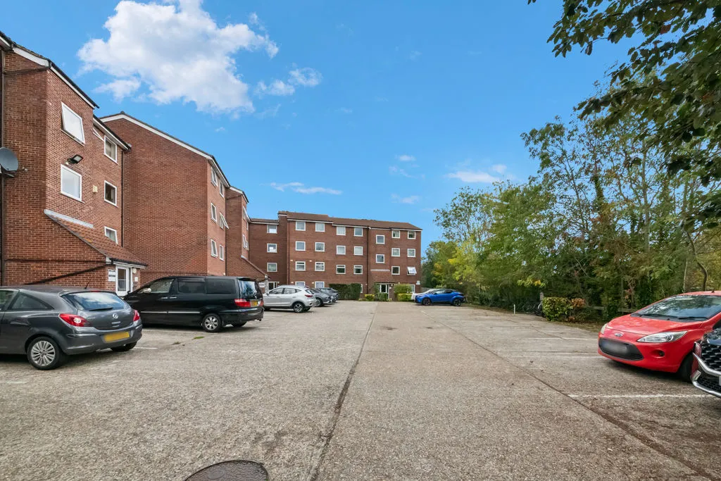 Huxley Close, Northolt, UB5, photo 13